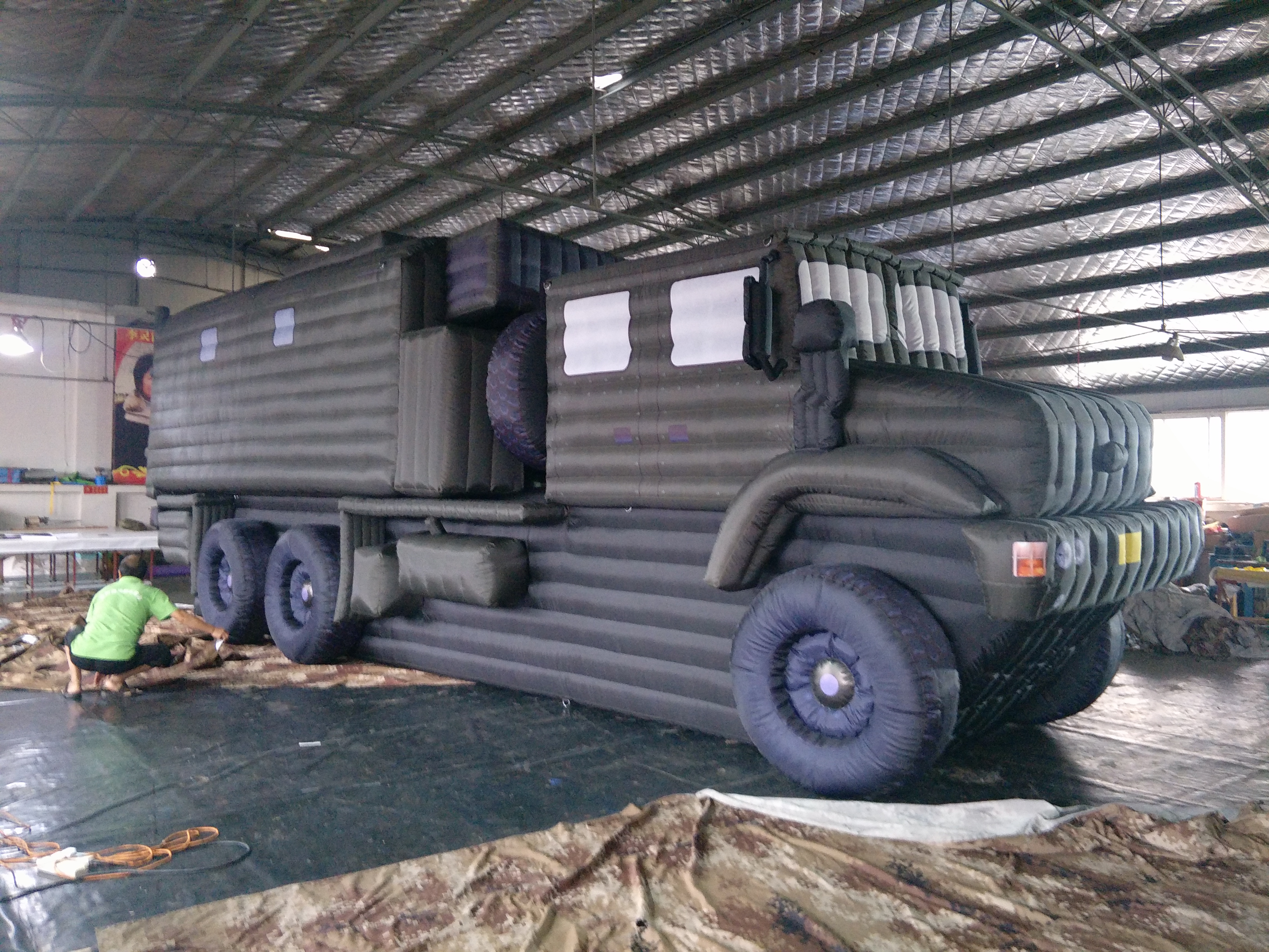 察哈尔右翼前模拟发射车雷达车坦克飞机：军事演习中的虚拟装备